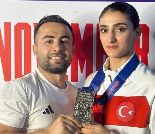 Milli sporcu Pınar Benek’ten Gençler Dünya Boks Şampiyonası’nda gümüş madalya
