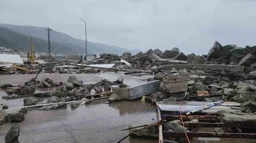 Milyonlarca liralık hasar oluşan Esenköy balıkçı barınağı tanınmaz hale geldi
