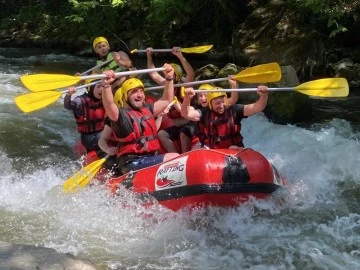 Mimarlar Odası Bursa Şubesi üyelerinin rafting heyecanı 