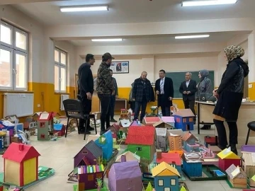 Minik Eller Tasarlıyor Projesi ile öğrenciler hayallerindeki evleri tasarladı
