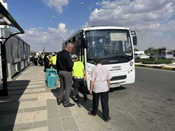 Motosiklet ile halk otobüsü çarpıştı: 2 yaralı
