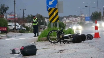 Motosiklet ile otomobil çarpıştı, kaza anı güvenlik kameralarına yansıdı: 1 yaralı
