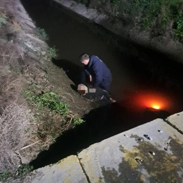 Motosikleti ile kanala düşen şahsı jandarma kurtardı
