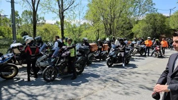 Motosikletliler yazar Eylem Tok ve oğlunu protesto etti 