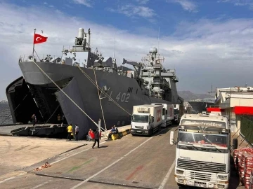 MSB: “TCG Bayraktar amfibi gemimiz insani yardım malzemelerini Libya’ya ulaştırdı&quot;
