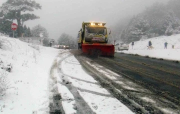 Muğla’da beklenen kar yağışı başladı