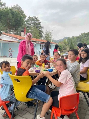 Muğla’da gönüllü gençlerden geleneksel çocuk oyunları etkinliği
