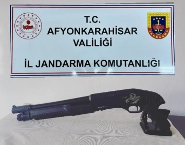 Muhtar yakınının tüfekli sevinç gösterisini jandarma affetmedi
