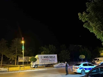 Muş’ta bir kadının bankta unuttuğu çanta polisi harekete geçirdi
