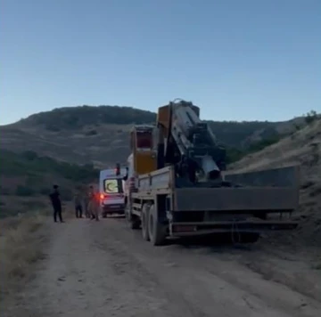 Muş’ta devrilen kepçede sıkışan operatörü AFAD ekipleri kurtardı
