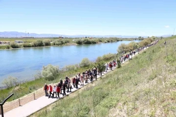 Muş’ta düzenlenen gençlik yürüyüşüne 1071 genç katıldı
