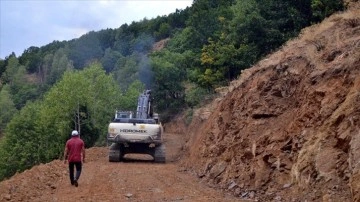 Muş'ta geri dönüşlerin yaşandığı yerleşim yerlerine yollar yapılıyor