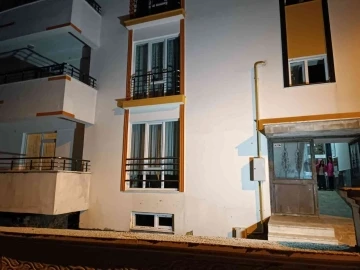 Müteahhitle dağıtım şirketi arasındaki sorun apartmanı 8 aydır elektriksiz bıraktı
