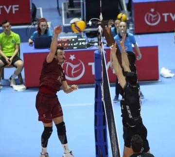 Bursa Büyükşehir Belediyespor Galatasaray HDI Sigorta’ya tie-break’te kaybetti