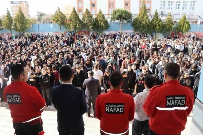 NAFAD ekibi Deprem Haftası’nda liselerde Afet Farkındalık Eğitimi verdi
