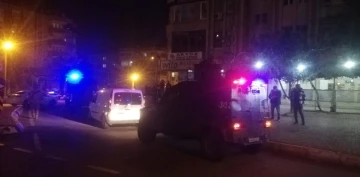 Narkotik operasyonunda 2 polis yaralandı.