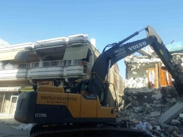 Nazilli Belediyesi deprem bölgesinde yaraları sarıyor
