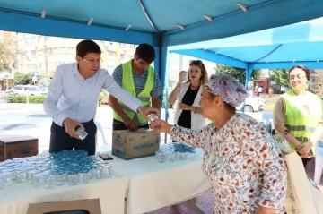 Nazilli Belediyesi ekipleri vatandaşları serinletti
