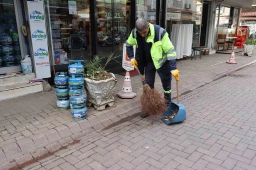 Nazilli’de bir saatte 3 binden fazla izmarit toplandı
