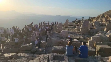 Nemrut Dağına bayram bereketi
