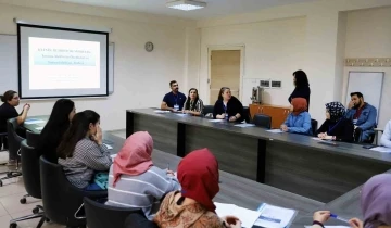 NEÜ’de hemşirelere “Rehber Hemşire Eğitimi” kursu verildi
