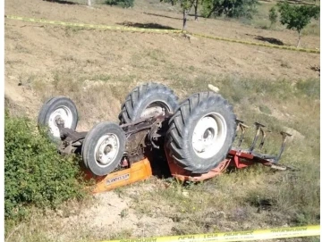 Devrilen traktörün altında kalan yaşlı adam hayatını kaybetti