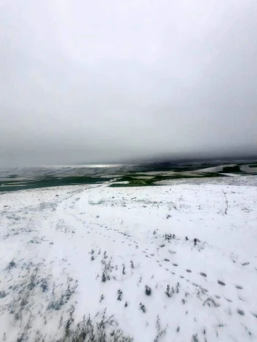 Niğde’de mayıs ayında yüksek kesimler beyaza büründü
