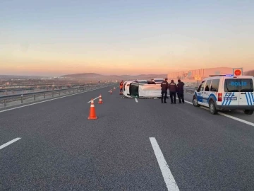 Niğde'de feci kaza! Ticari araç devrildi: 10 yaralı