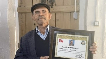 Niğde'de 80 yaşındaki Rüstem Kaplan 38 yıldır özveriyle muhtarlık yapıyor