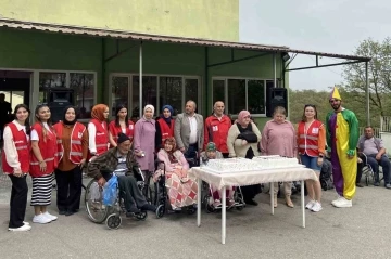 Nisan doğumlu yaşlılara toplu kutlama
