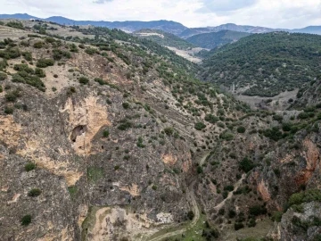 Nuh tufanında sığınak olarak kullanıldığı iddia edilen mağara keşfedilmeyi bekliyor