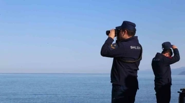 Odun toplamak için gittiği sahilde dalgalar arasında kaybolan kadın için umutlar tükeniyor
