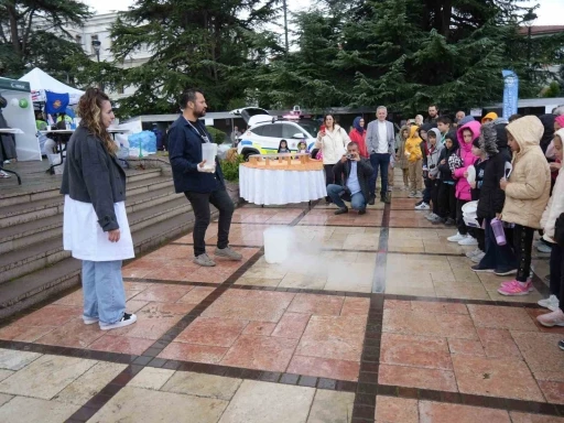 Öğrenciler, bilim şenliğinde hem eğlendi hem de öğrendi
