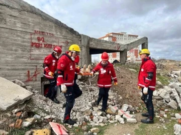 Öğretmen arama kurtarma gönüllüleri eğitimleri tamamladı
