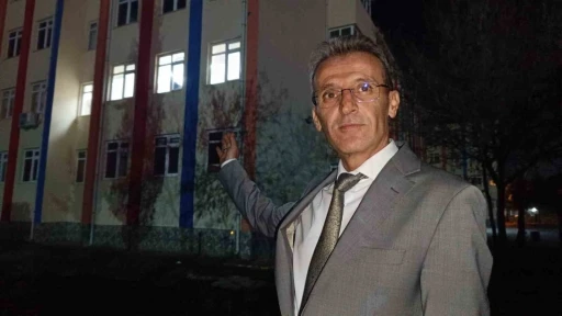 Okulda gönüllü gece eğitimi yapılıyor
