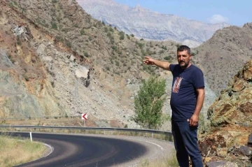 Oltu - Artvin karayolu heyelan nedeni ile 3 gündür kapalı