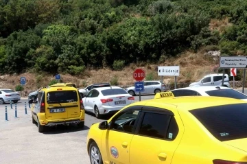 Ölüdeniz’de bayram yoğunluğu
