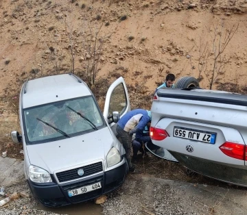 Önünde seyreden araca çarpıp takla attı