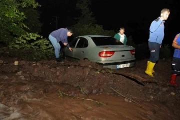 Ordu’da sel: Araç içinde mahsur kalanlar kurtarıldı
