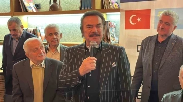 Orhan Gencebay yeni şarkısının sözlerini ilk kez açıkladı: &quot;Aşığınım dünya duysun&quot;