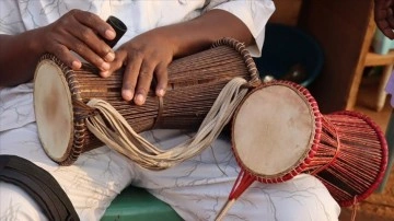 Orta Afrika'nın "konuşan davulu" kalangu