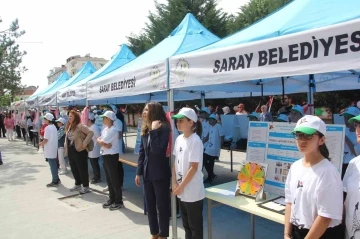 Ortaokul öğrencilerinin hazırladığı eserlerden oluşan bilim fuarı açıldı
