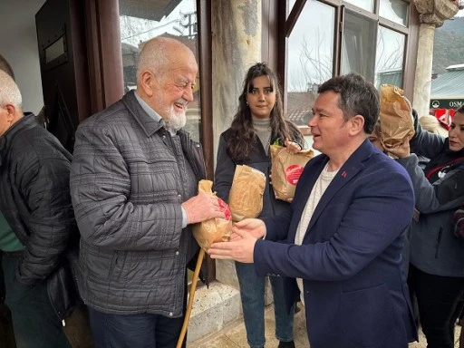 Osmangazi Belediye Başkanı Erkan Aydın, mahalle ziyaretlerini hız kesmeden devam ediyor