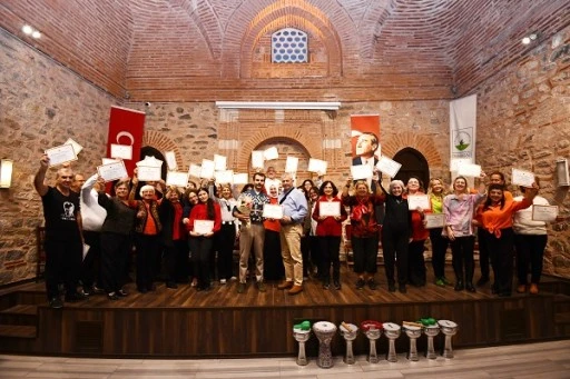 Osmangazi Belediyesi Ritim Atölyesi kursiyerleri sertifikalarını aldı 