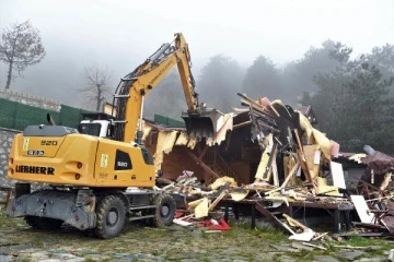 Osmangazi ilçesi'nde, kaçak ve metruk binalar yıkılıyor