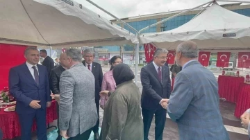 Osmaniye’de protokol üyeleri vatandaşlarla bayramlaştı
