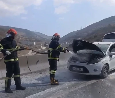 Osmaniye’de seyir halindeki otomobil yandı
