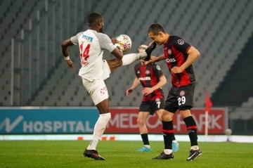 Otabek Shukurov ve Emiliano Viviano, Galatasaray maçında yok!
