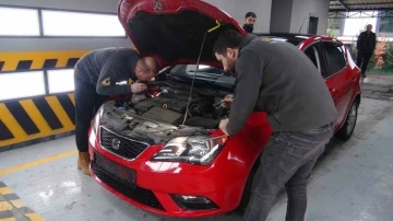 Otomobil dolandırıcılarının yeni yöntemi: Depremde hasar gören araçların şaselerini kullanıyorlar
