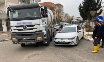 Otomobil ile beton mikseri çarpıştı: 1 yaralı
